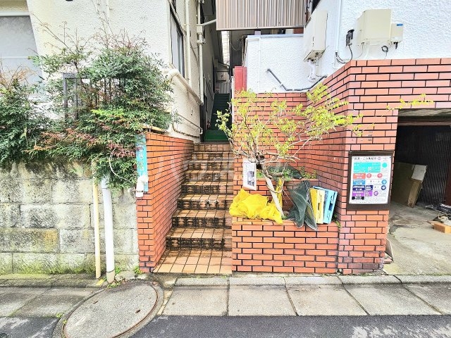 21/29 エントランス
