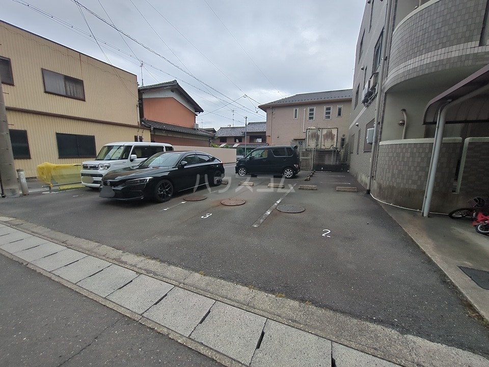 2/4 駐車場