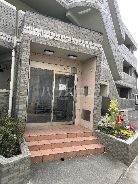 24/28 エントランス