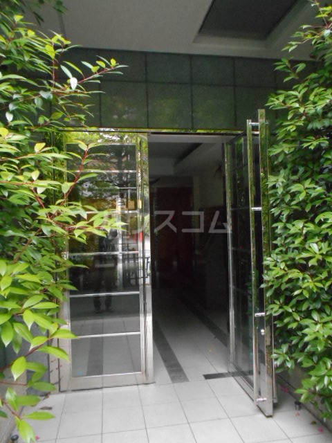 28/30 エントランス