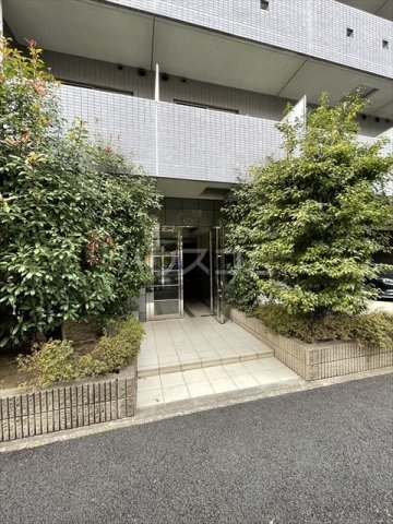 24/30 エントランス