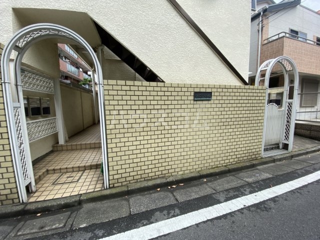 25/26 エントランス