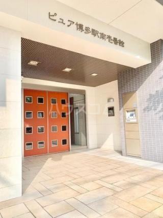 14/18 エントランス