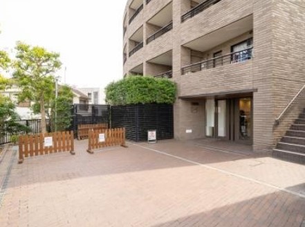 17/26 エントランス