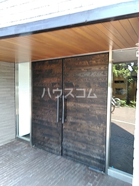 23/30 エントランス