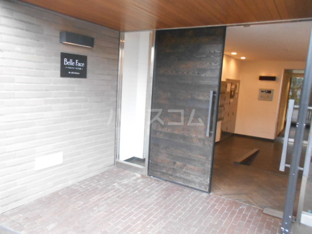 21/30 エントランス