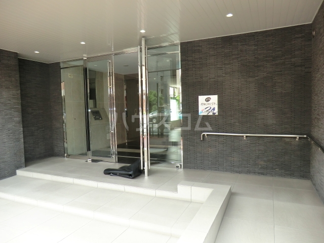 28/30 エントランス