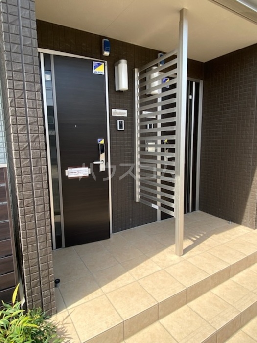 27/30 エントランス