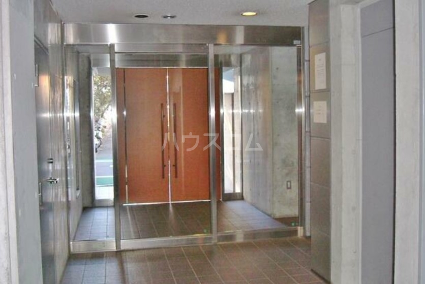 20/30 エントランス