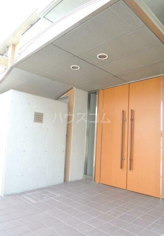 21/30 エントランス