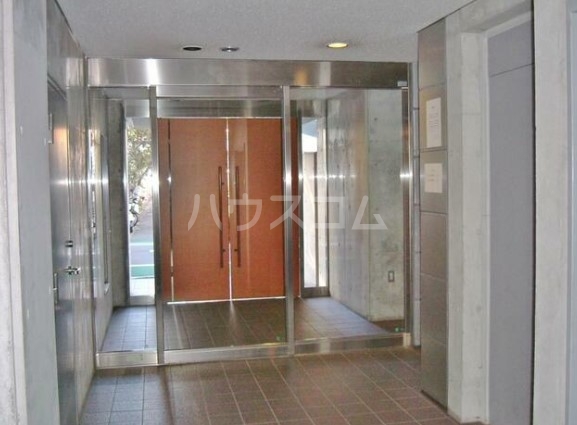 18/28 エントランス