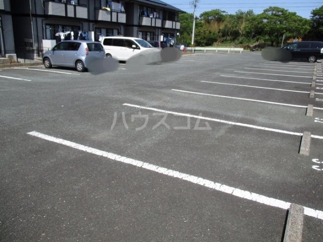 18/28 駐車場