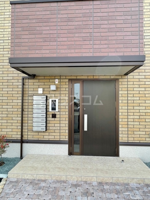 13/22 エントランス