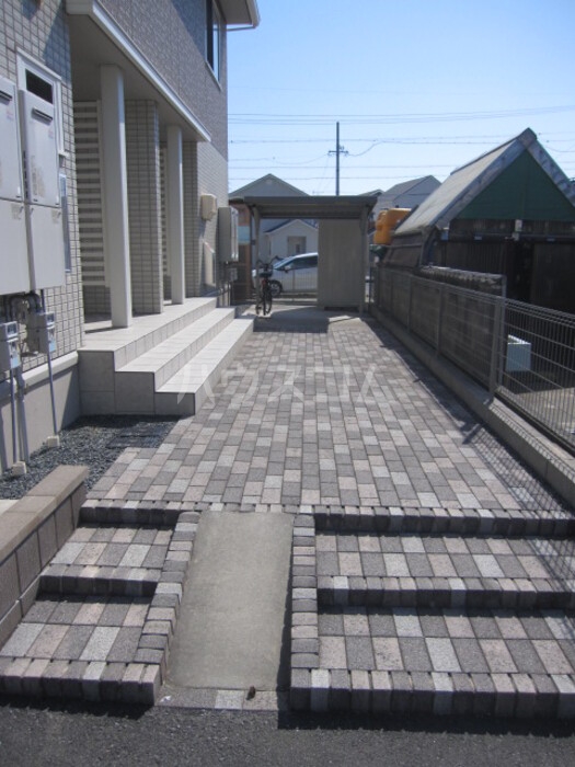 18/27 エントランス