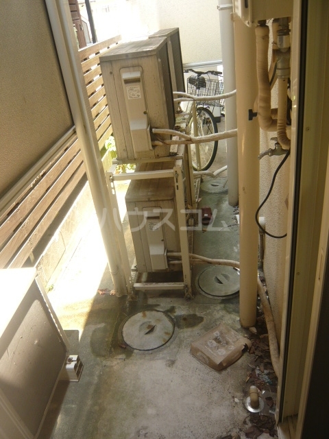 27/30 エントランス