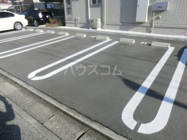 13/18 駐車場