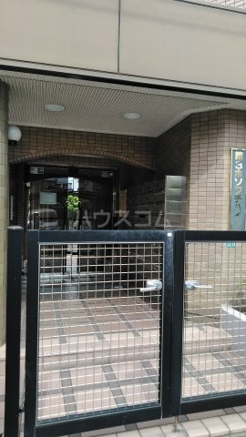 24/30 エントランス