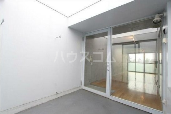 15/23 エントランス