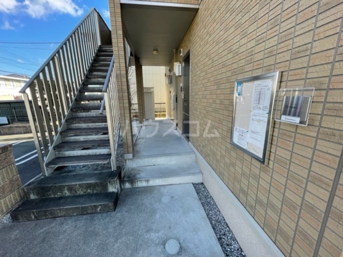 21/30 エントランス