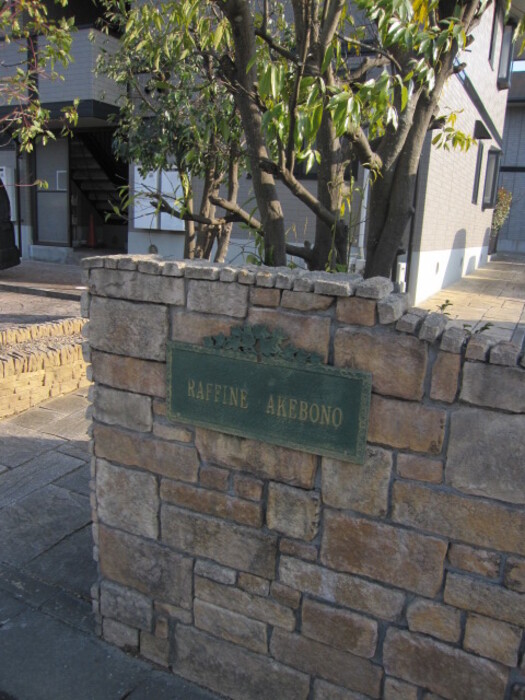 16/23 エントランス