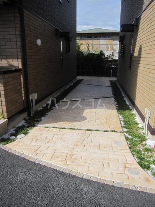 19/30 エントランス