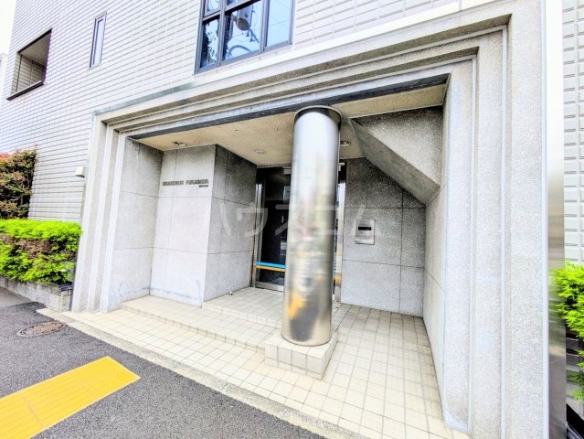 24/30 エントランス