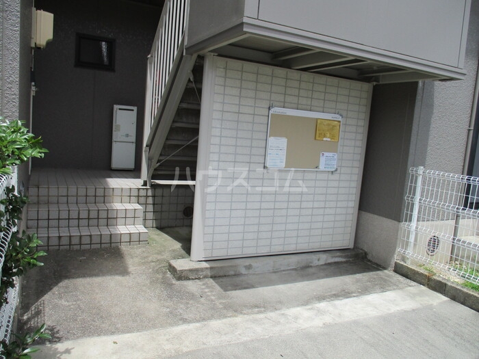 16/27 エントランス