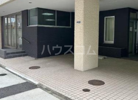 16/20 エントランス