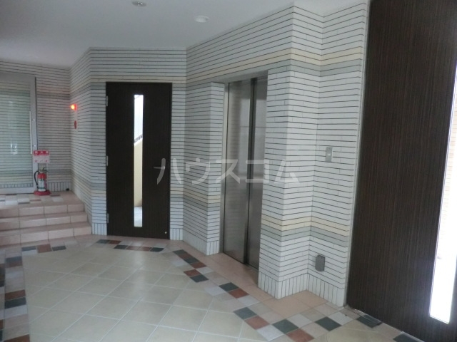 21/26 エントランス