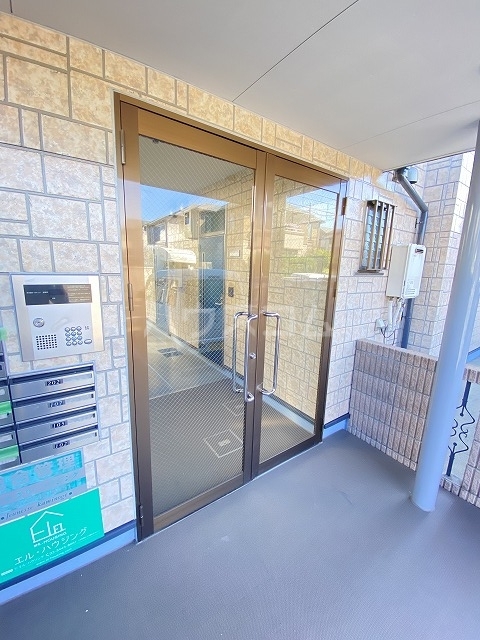 28/30 エントランス