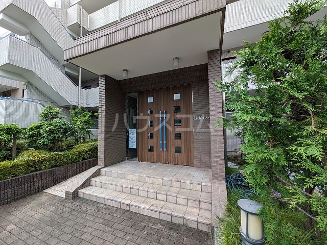 28/30 エントランス