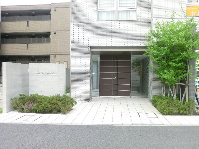 28/30 エントランス