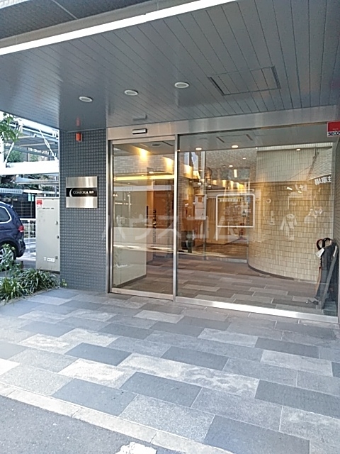 27/30 エントランス