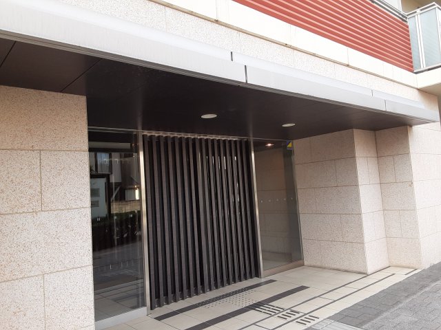 26/30 エントランス