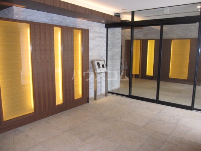 20/30 エントランス