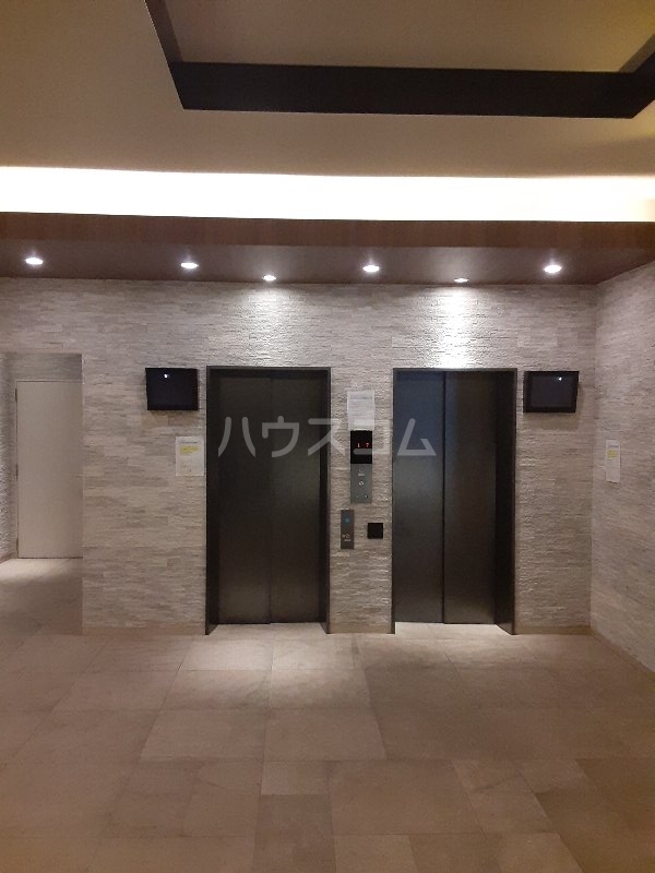 21/30 エントランス