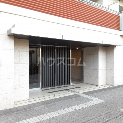 28/30 エントランス