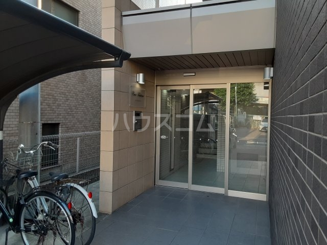 20/30 エントランス