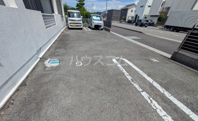 24/27 駐車場