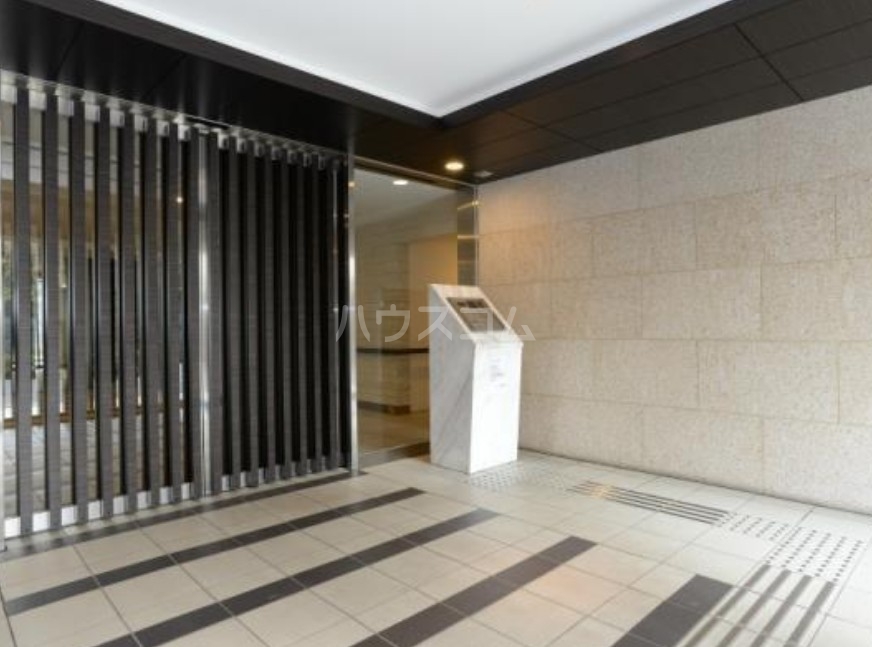 20/30 エントランス