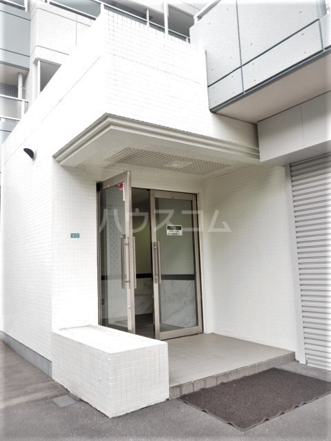 28/30 エントランス