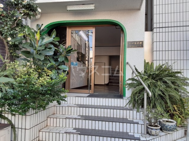 24/30 エントランス