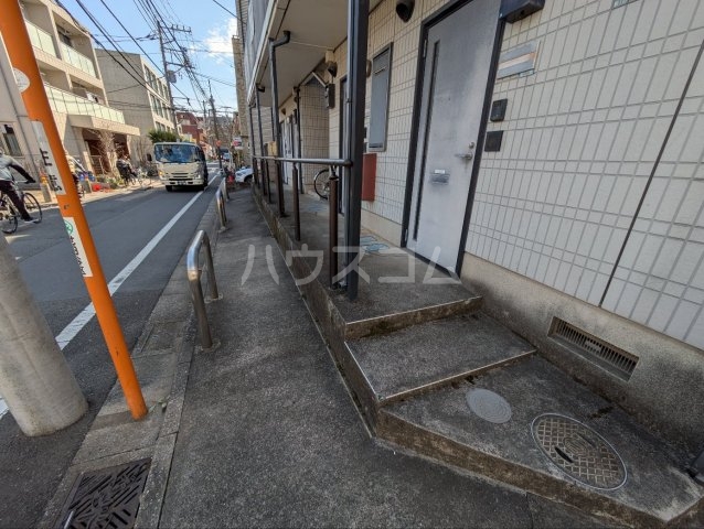 19/27 エントランス