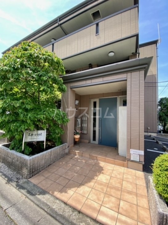 16/16 エントランス