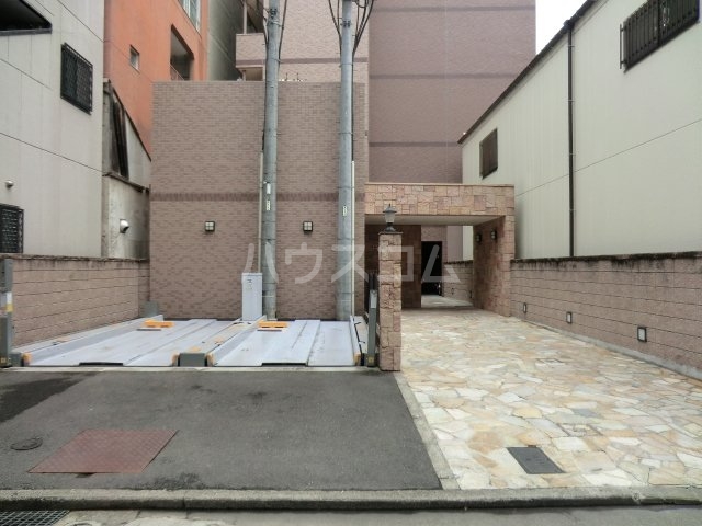 18/28 駐車場