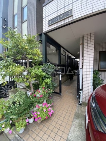 26/27 エントランス