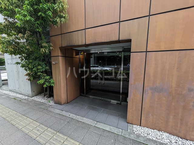 28/30 エントランス