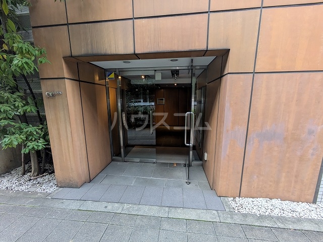 26/30 エントランス