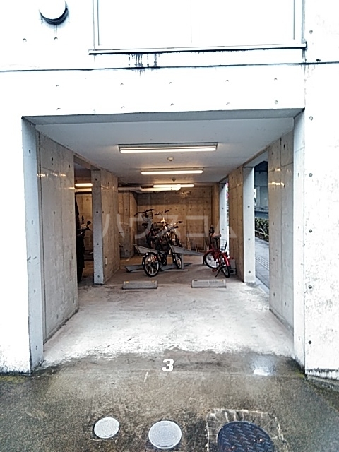 27/30 駐車場