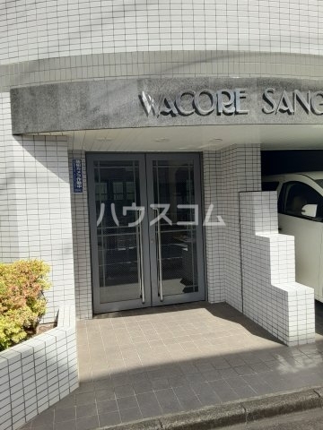 24/30 エントランス